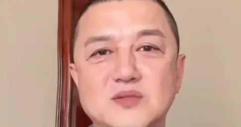 李亚鹏谈张雪机车夺冠眼眶湿润：我也是资深车迷 骑了20多年车