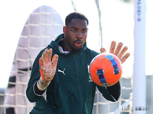 迈尼昂狮子大开口，米兰左右为难…AC米兰将与迈尼昂续约视为当务之急，因为他本赛季