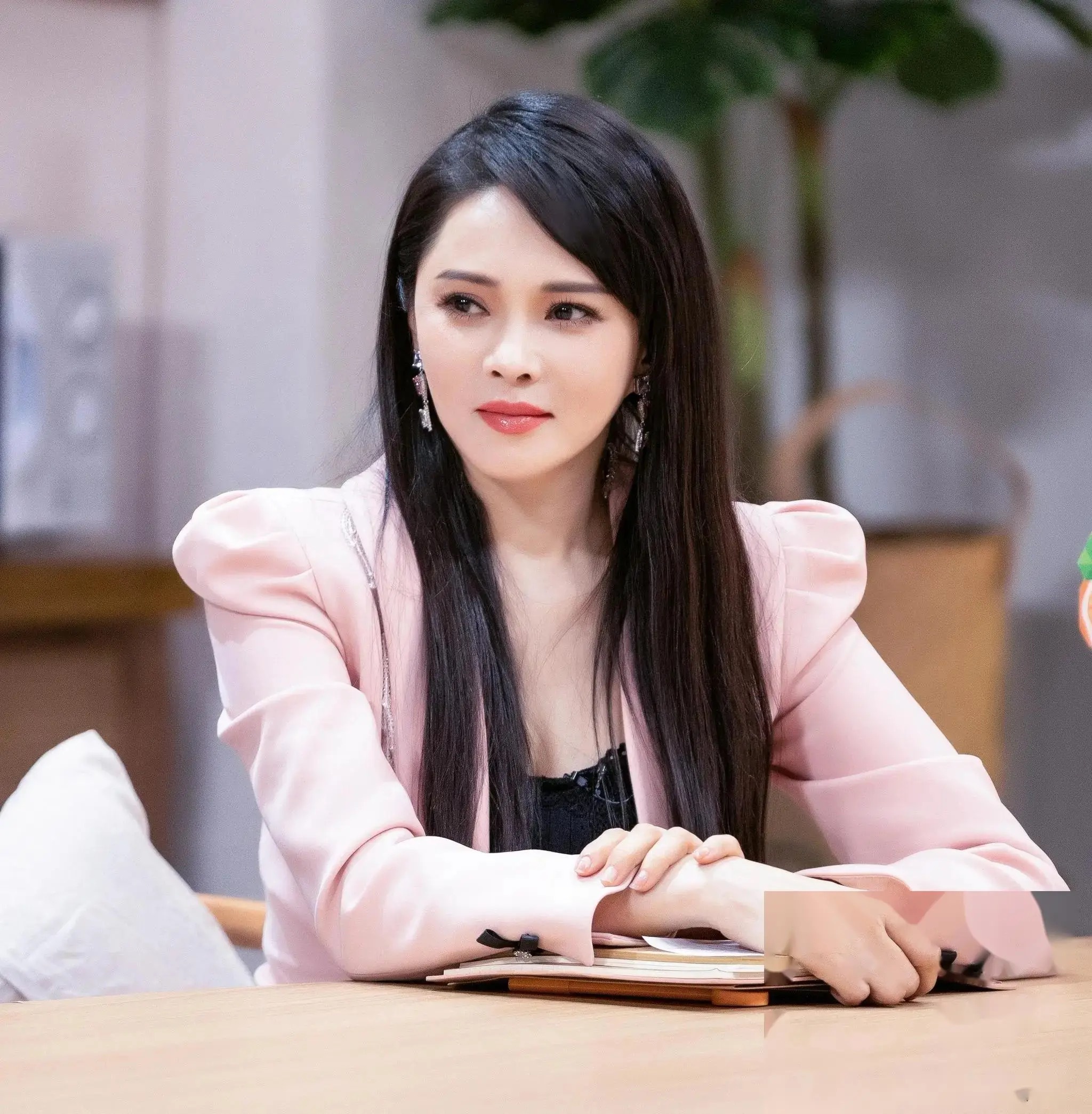 伊能静带儿子和秦昊父母聚餐其实再婚后过的幸不幸福主要看关系处理的好不好，夫妻，婆