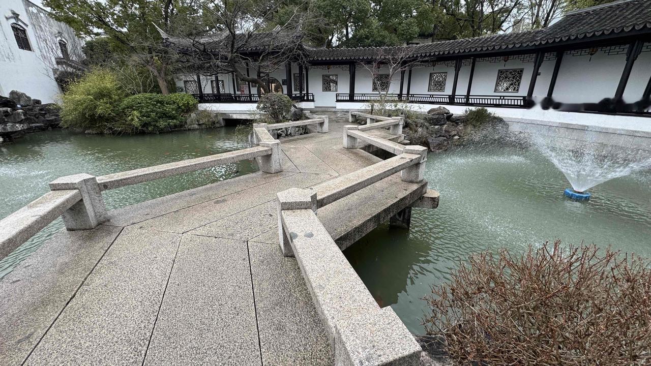 分享一张随手拍一街阅百年，一巷见传承，荣氏故里，工商名巷，江南典范。