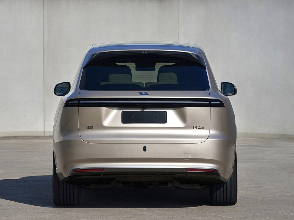 理想L9 Livis。今年大六座SUV各种神仙打架。 