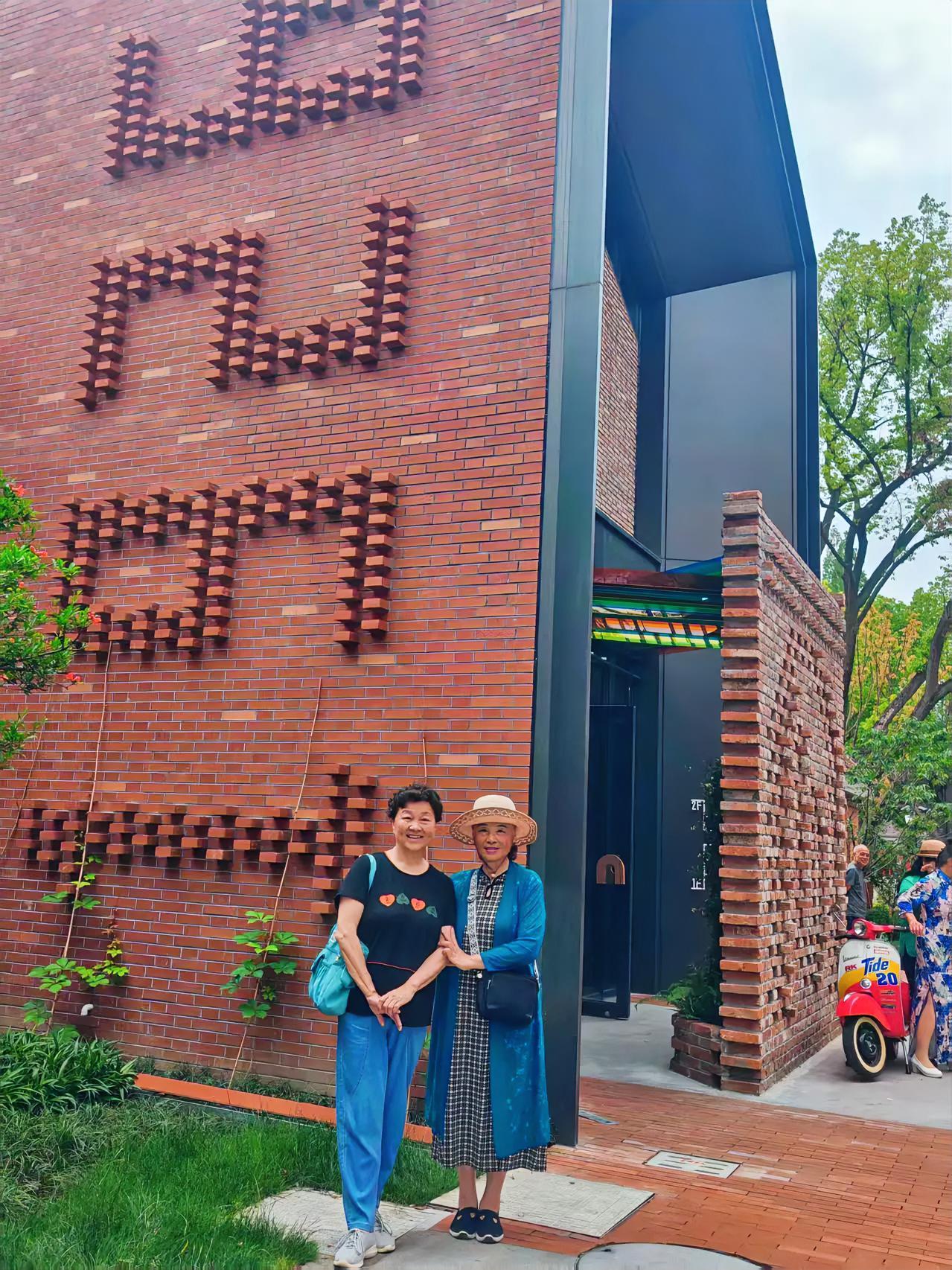 今天是苏州第一絲厂建厂一百周年，今天开张成为文化创业园。
