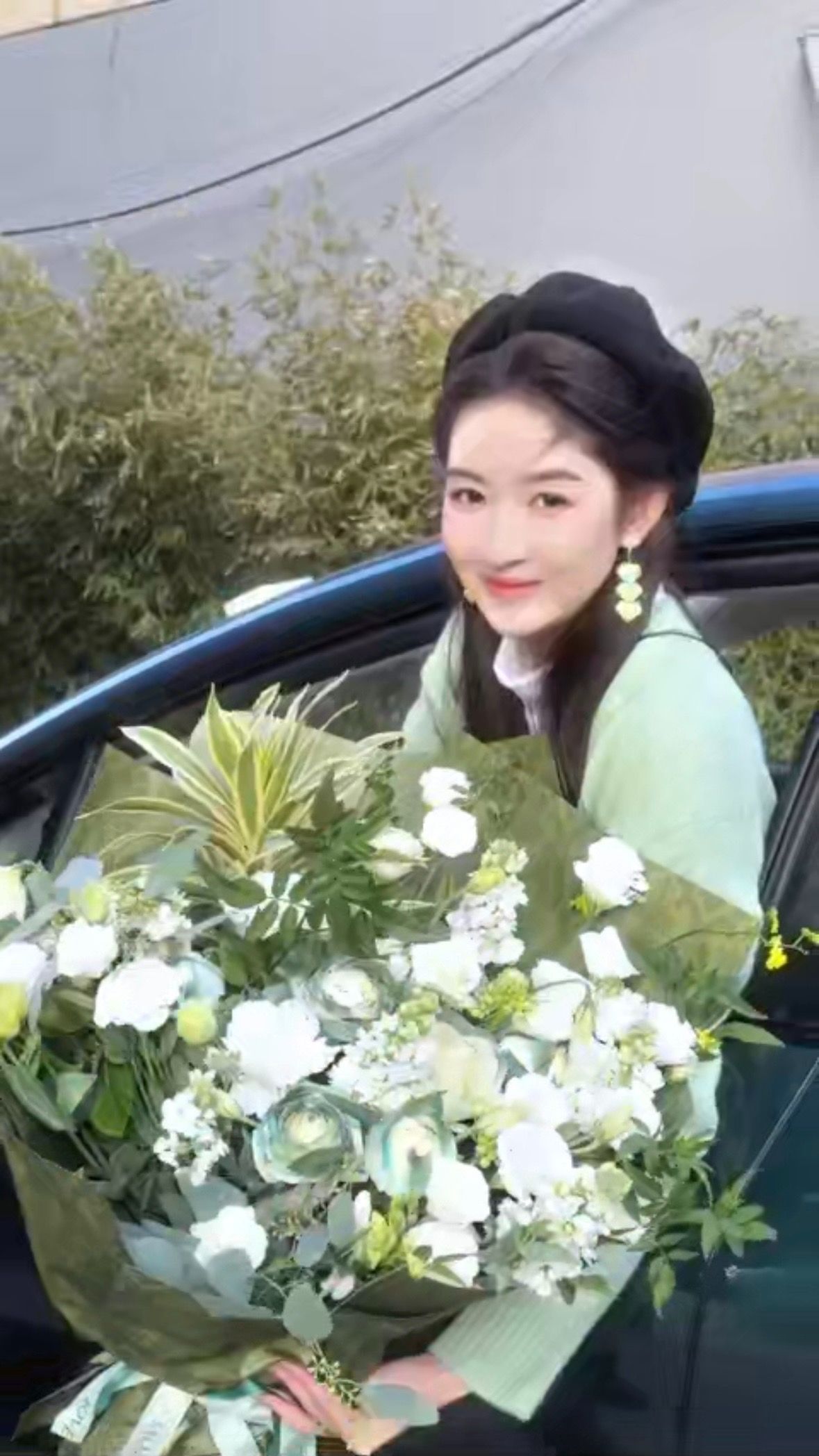 王玉雯 这把冲刘亦菲来的 王玉雯提车新款智界R7，原来也是“追星成功”的后续——