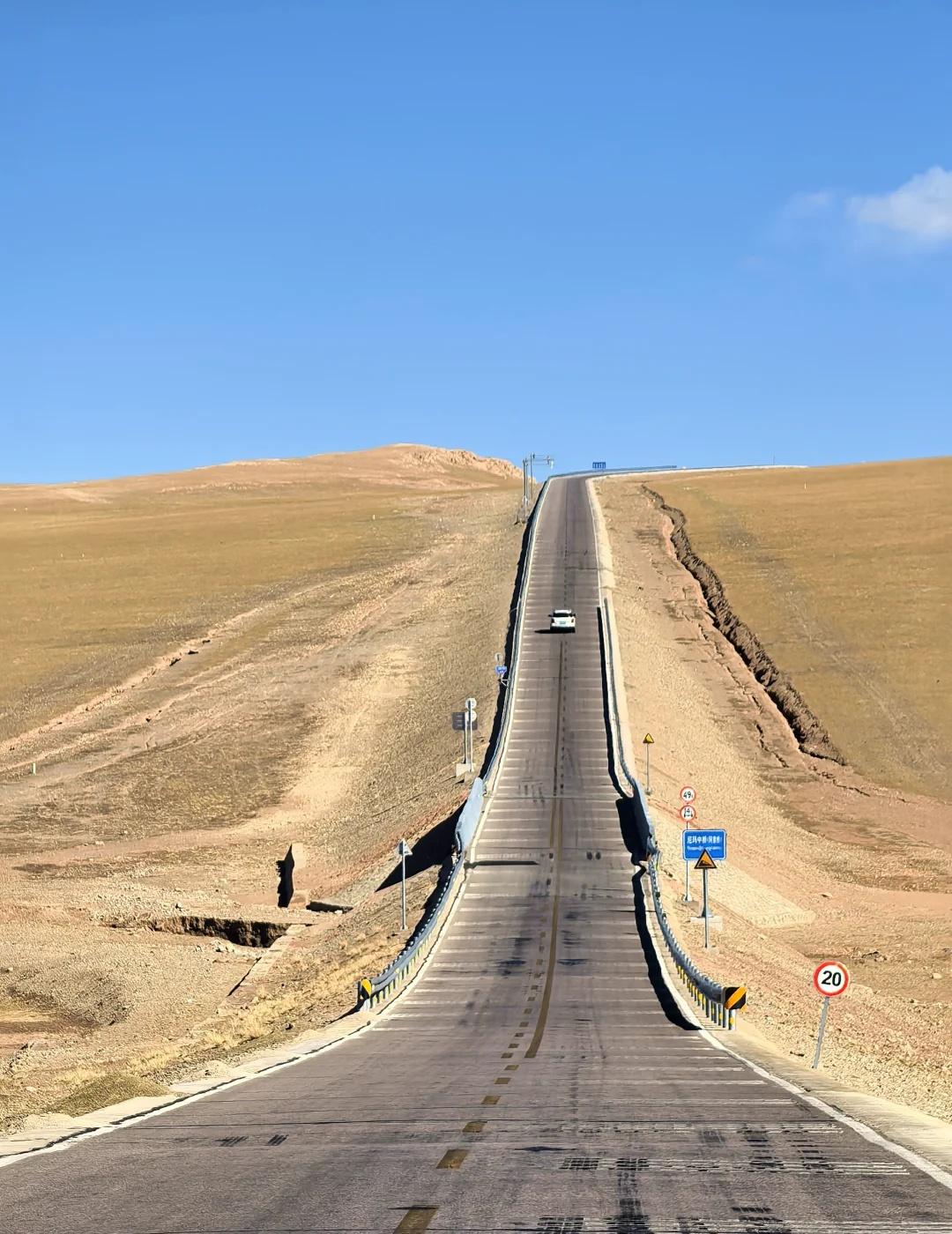 措勤—文布南村，羌塘的荒凉与辽阔
一大早从措勤出发，提前查了一堆攻略，准备整一个