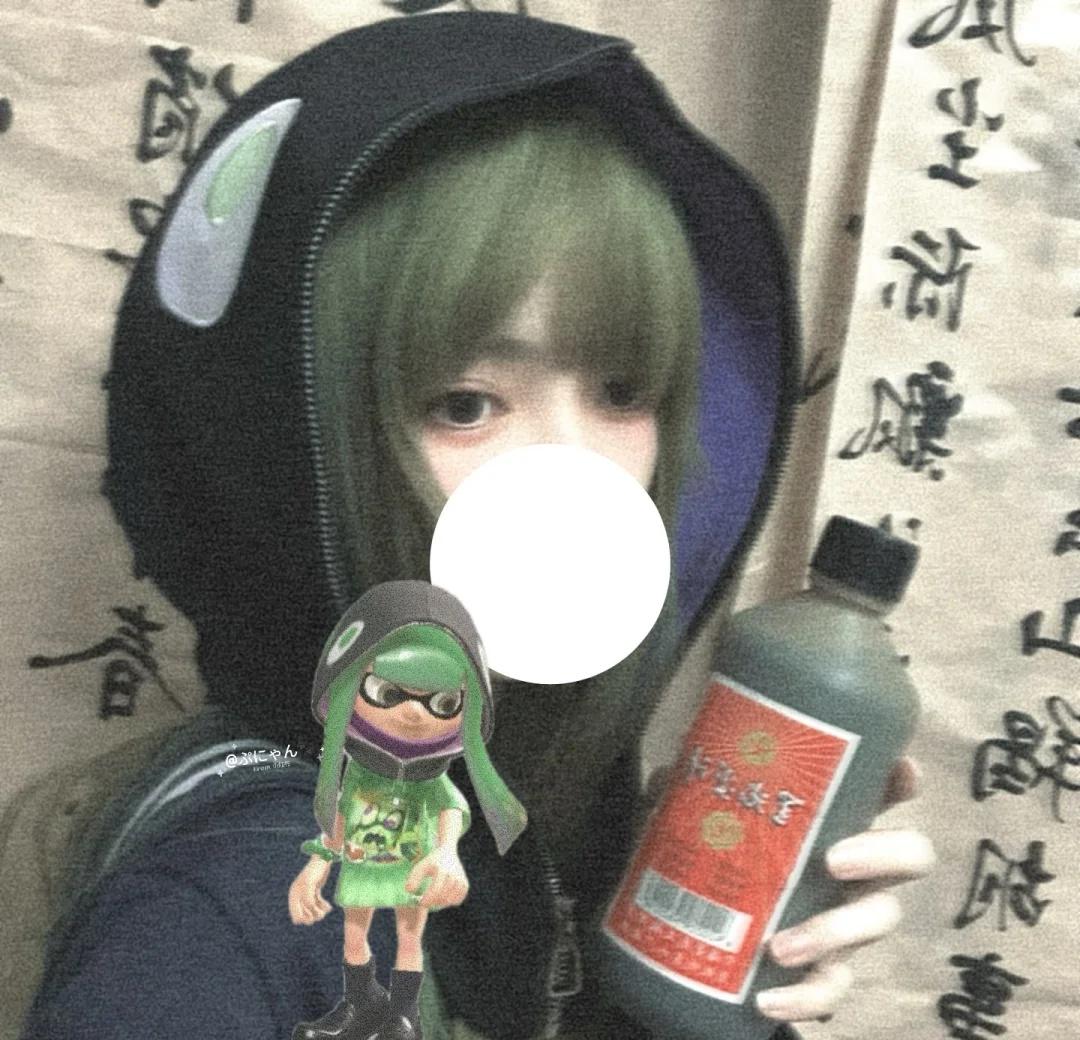 🧟‍♀️ 个人是海女美大延迟毕业中..
？中国僵尸章要喝中国墨水^^
(...