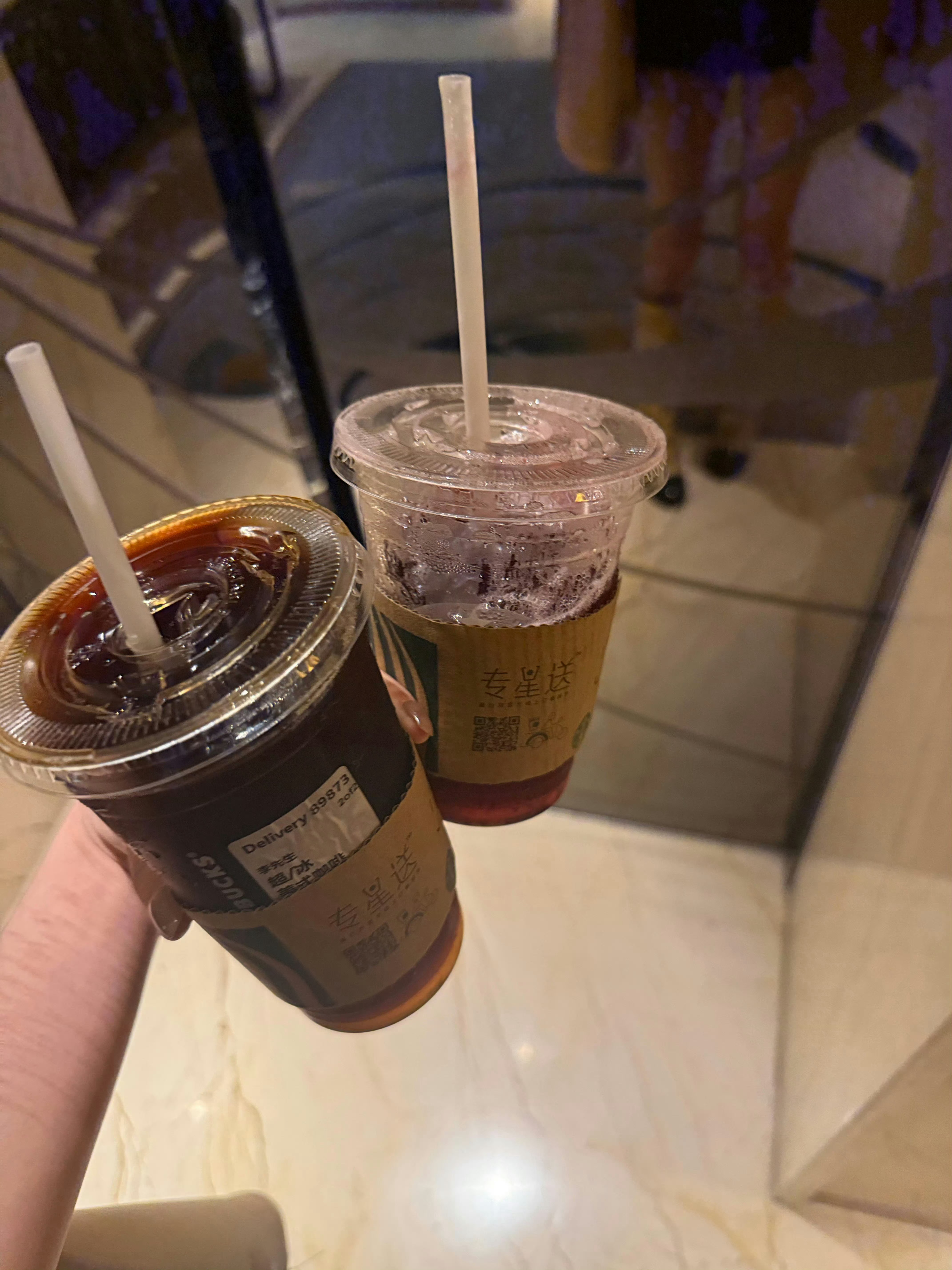 没有人会毫无保留地掏心掏肺爱你，大家在靠近你之前，早就悄悄算好了你的条件、你的价