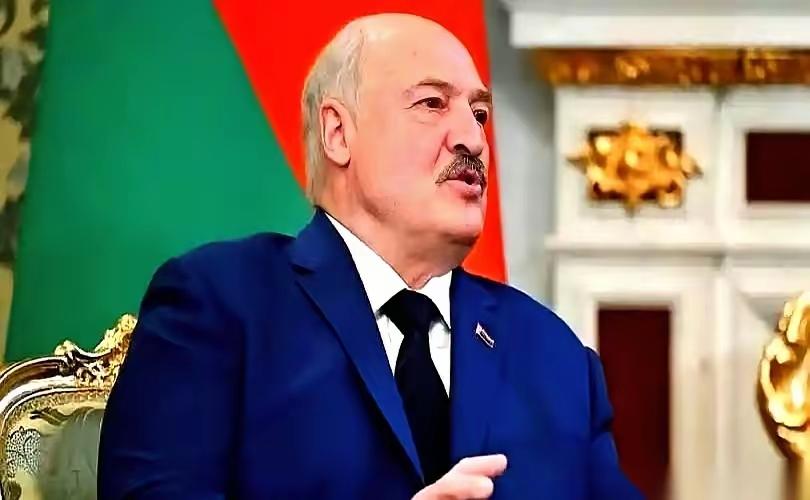 一个能硬抗核弹的地下七层堡垒。
前苏联压箱底的宝贝。
一分钟，从地球上消失了。