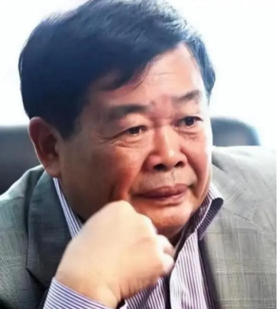 2015年，曹德旺拿出100万给一个小女孩换肾，可谁知，小女孩治愈后，却给曹德旺
