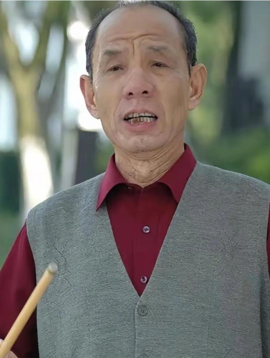 魏宗万那一代老戏骨德艺双馨，用生命去演戏，过得清贫，活得通透，堪称典范，老戏骨一