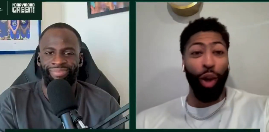 浓眉表示自己曾幻想过和东契奇做队友，听到自己是交易东契奇的筹码时以为是开玩笑。浓