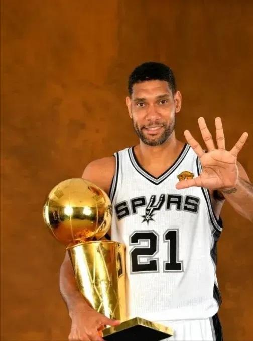 NBA西部球队队史得分第一人，科比、库里、司机一人一城都在列

鹈鹕队：浓眉哥（