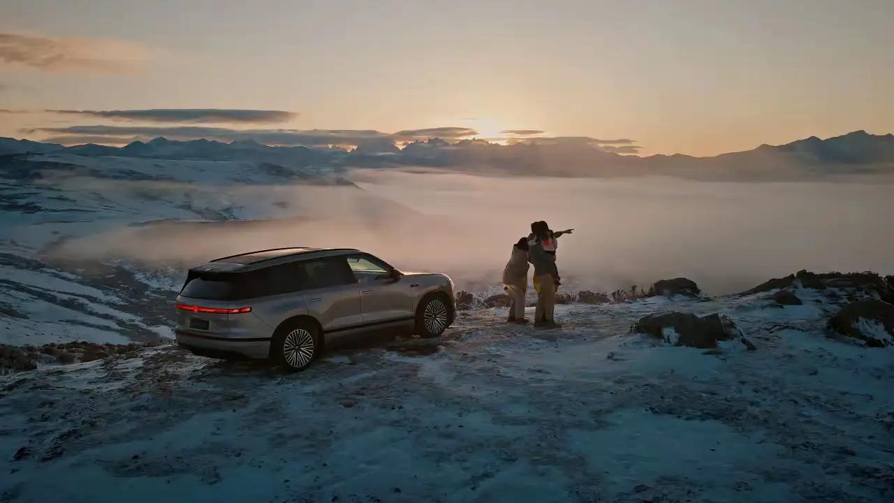 9X以32.98万元起开启全国预售，既是对德系SUV的普惠用户，又是全面呈现科技