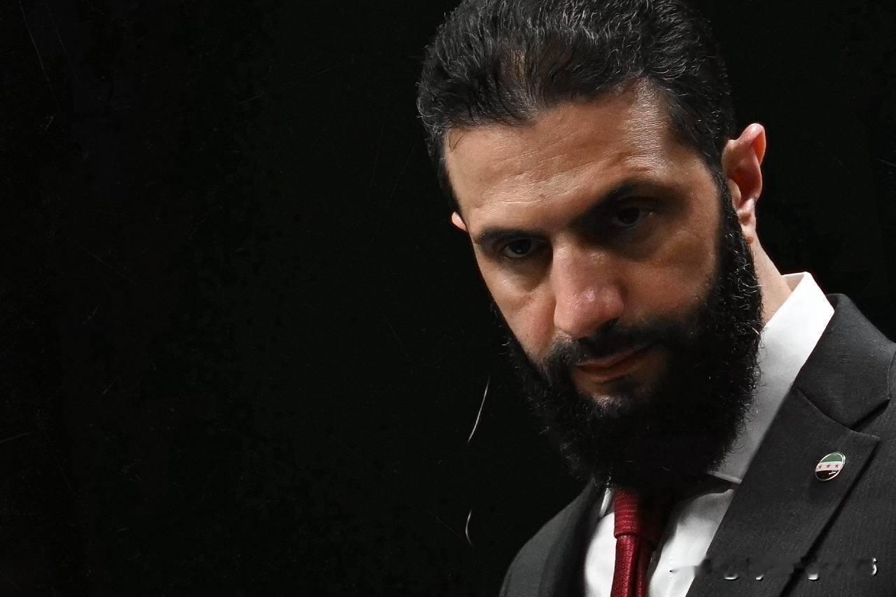 🇬🇧🇸🇾英国已解除对叙利亚临时总统艾哈迈德·沙拉的制裁。