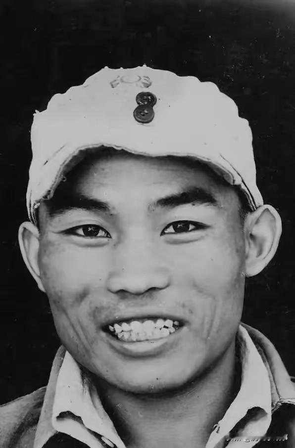 四百万解放军战士里，仅此一人，前无古人，后无来者，他就是张英才。
在人民解放军四