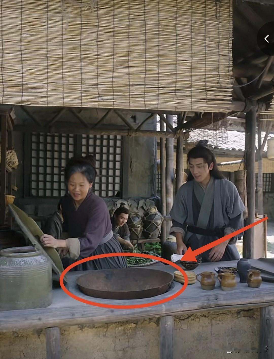 现在有些短剧拍摄的时候也太敷衍了吧
家里经常做饭的铁锅都锈成这样了，难道整个剧组