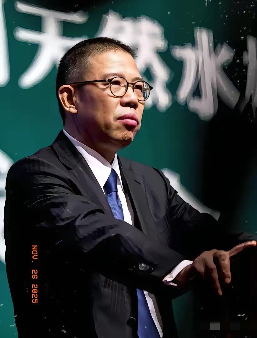 不出意外，意外还是来了。
谁能料到，首富钟睒睒1亿元的教育捐款，既没给清华，也没