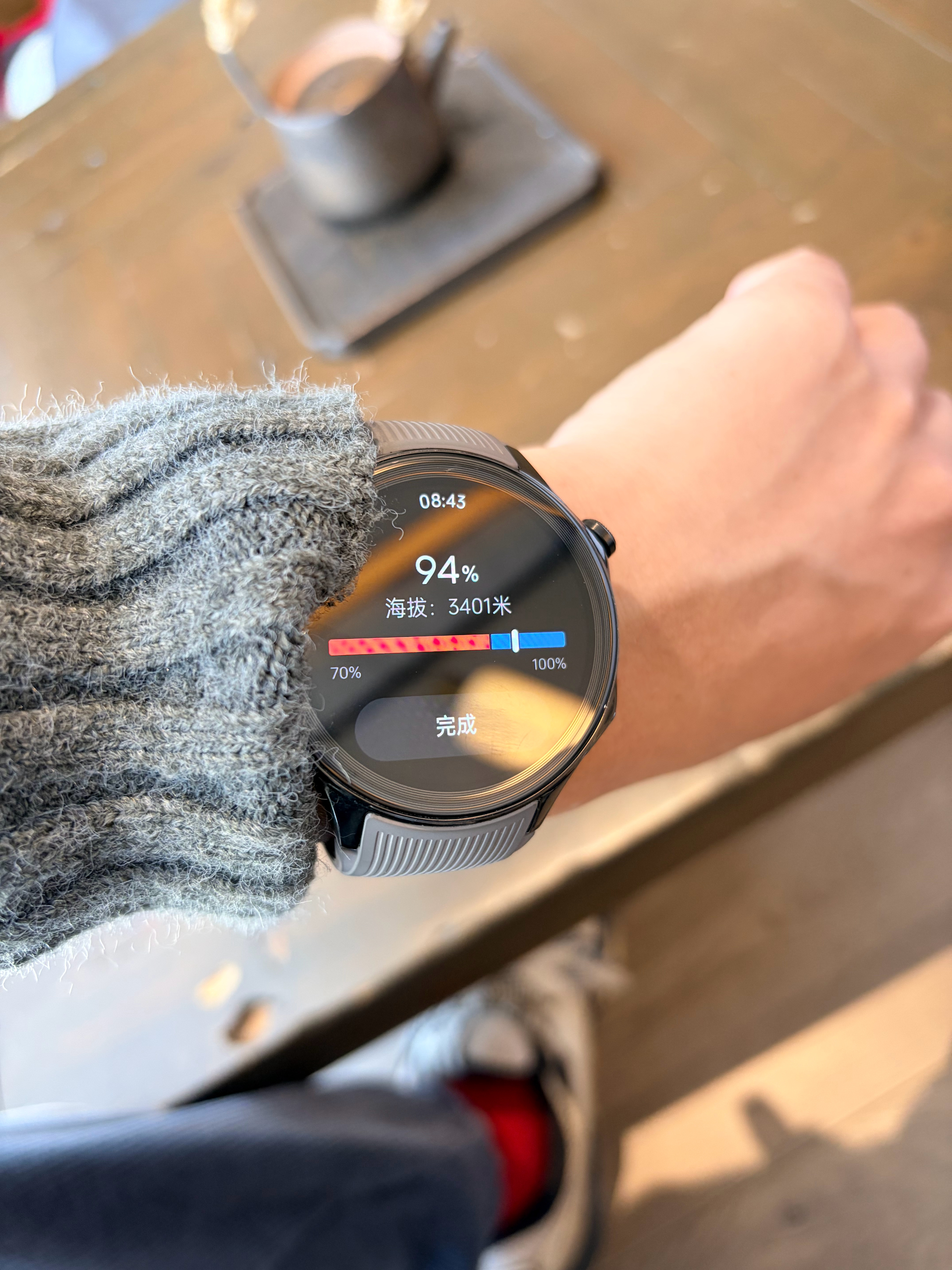 昨晚没睡好，头有点昏，吸几个小时氧气血氧也没怎么升高机器还很吵，干脆没吸了，早上