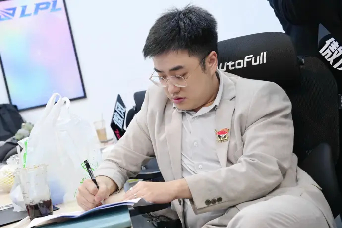 Bigwei LPL四连冠从BLG到AL，面对自己的老东家，BigWei率队完成