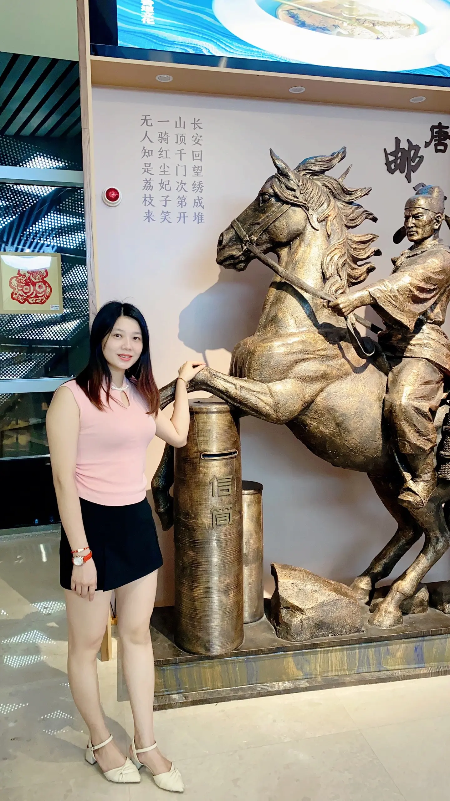 37℃的天气你嗷嗷叫，37度的娘们你搂上就哈哈笑，你说多双标