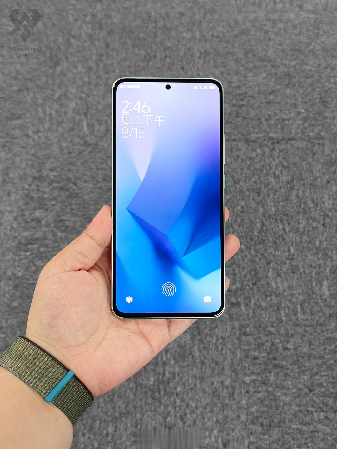 Redmi K60至尊版·影青
青色真机上手 ID满分10分你给几分？[吐舌] 