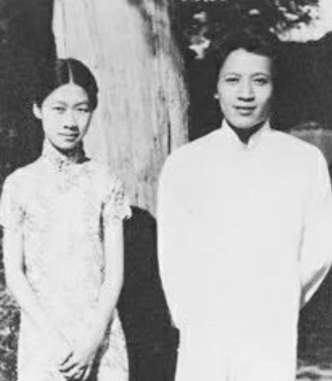 1932年，钱钟书看上了燕大校花赵萝蕤，岂料赵萝蕤对钱钟书根本没兴趣，倒是喜欢上