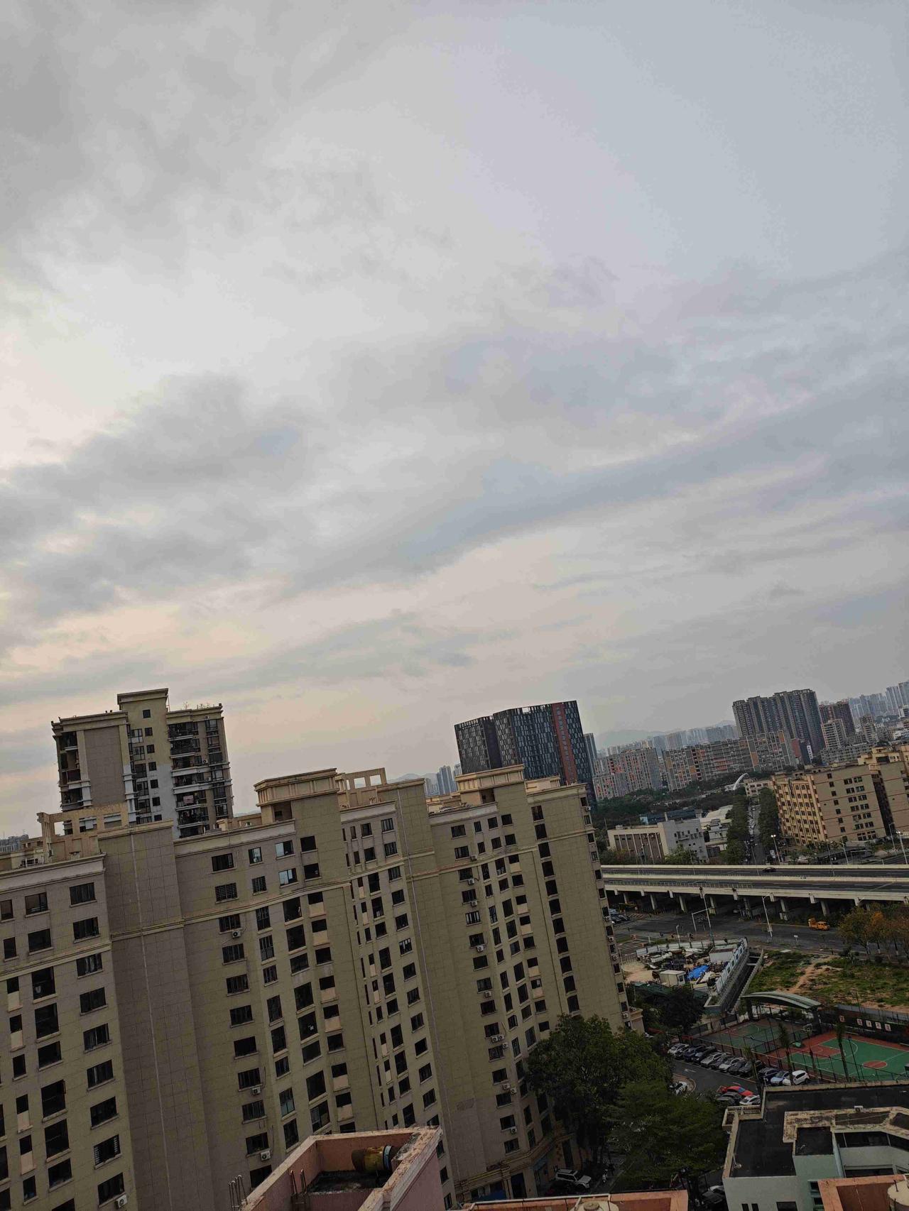 我的今日状态：😁轻松愉快
我这里的天气：🌤️多云深圳今日多云，气温24度到3