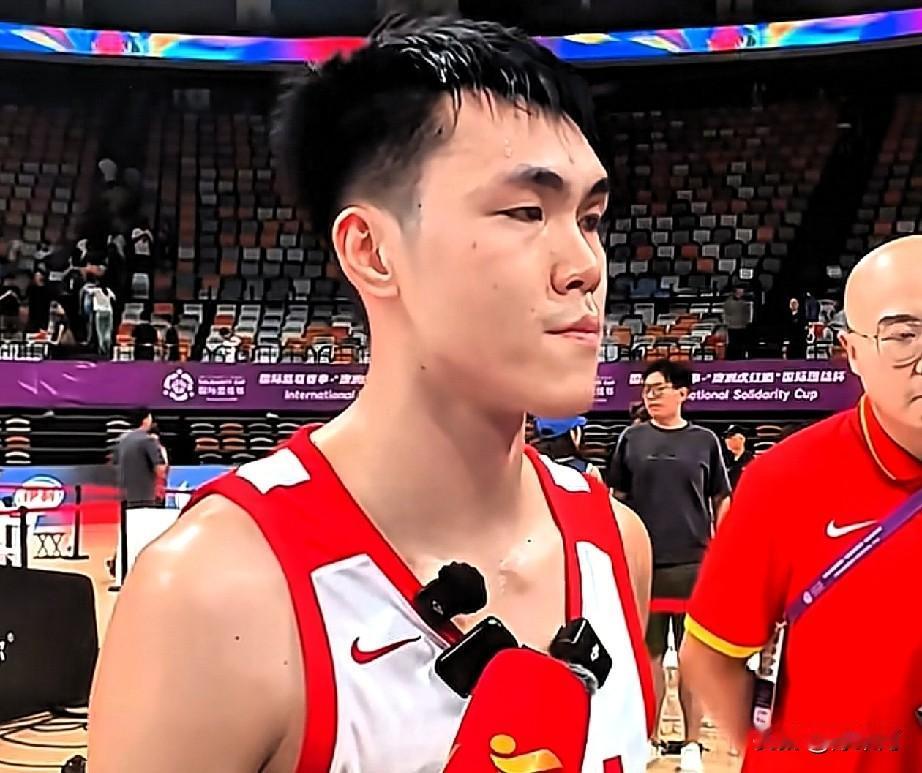 昨晚，中国男篮在海口坐镇主场74-63战胜格鲁吉亚。赛后，庞峥麟在接受媒体采访时