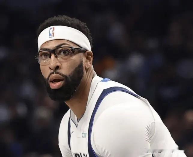 在最新一期ESPN的《Howdy Partners》节目中，记者Tim MacM