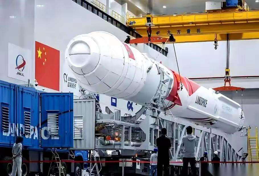 一夜之间，4000亿美金灰飞烟灭！

谁能想到，之前被全网捧上神坛的马斯克，他那