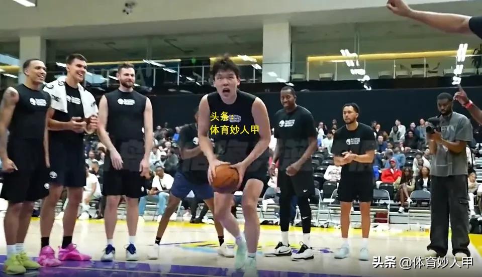 搞笑！明天有多少人看杨瀚森NBA首秀？杨瀚森幽默回应：我想有很多人看，毕竟，看比