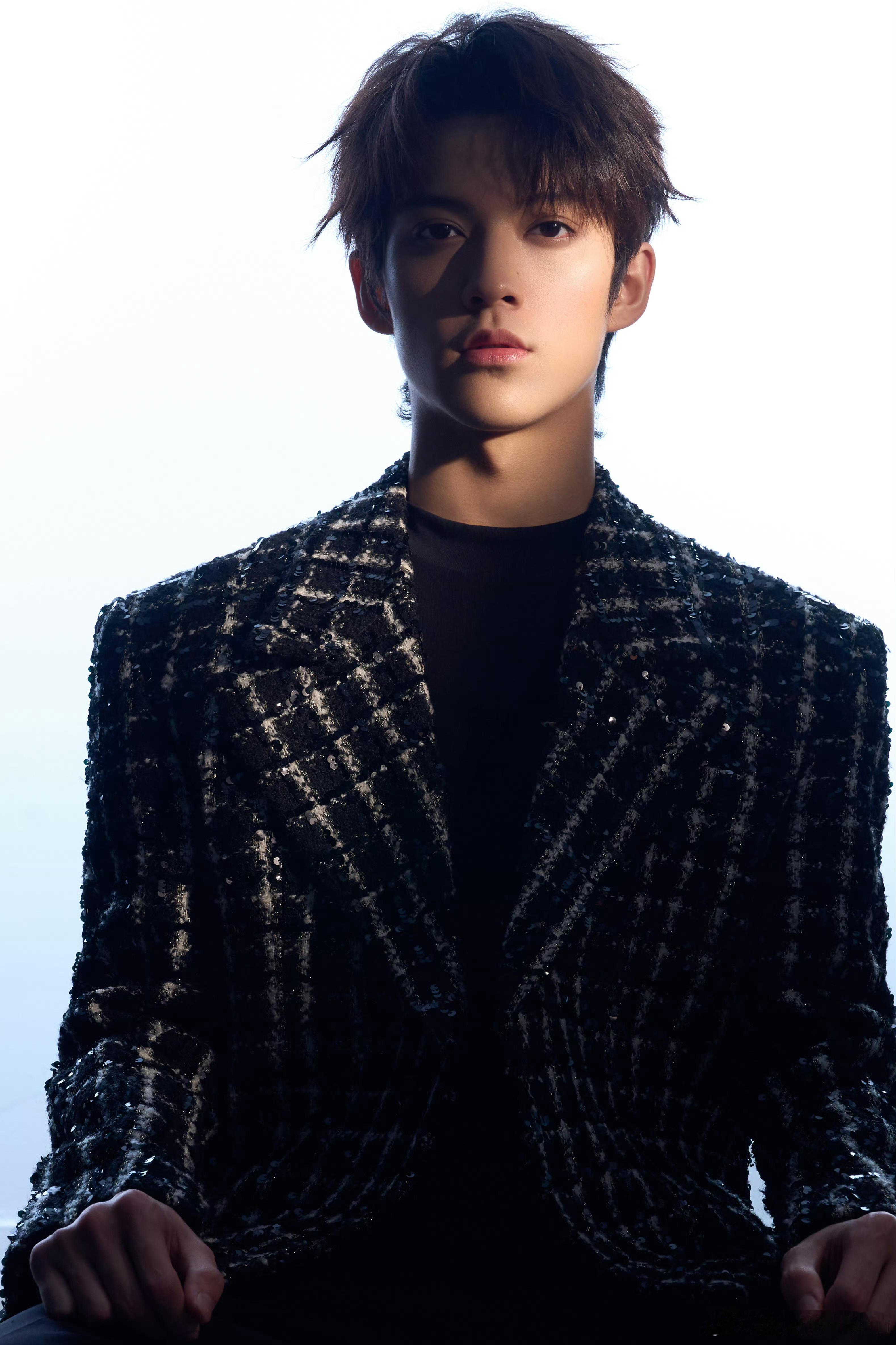 【陈天润】 . 陈天润新微博发了公式照：新的起点，新的开始，绽放光芒，坚定方向.