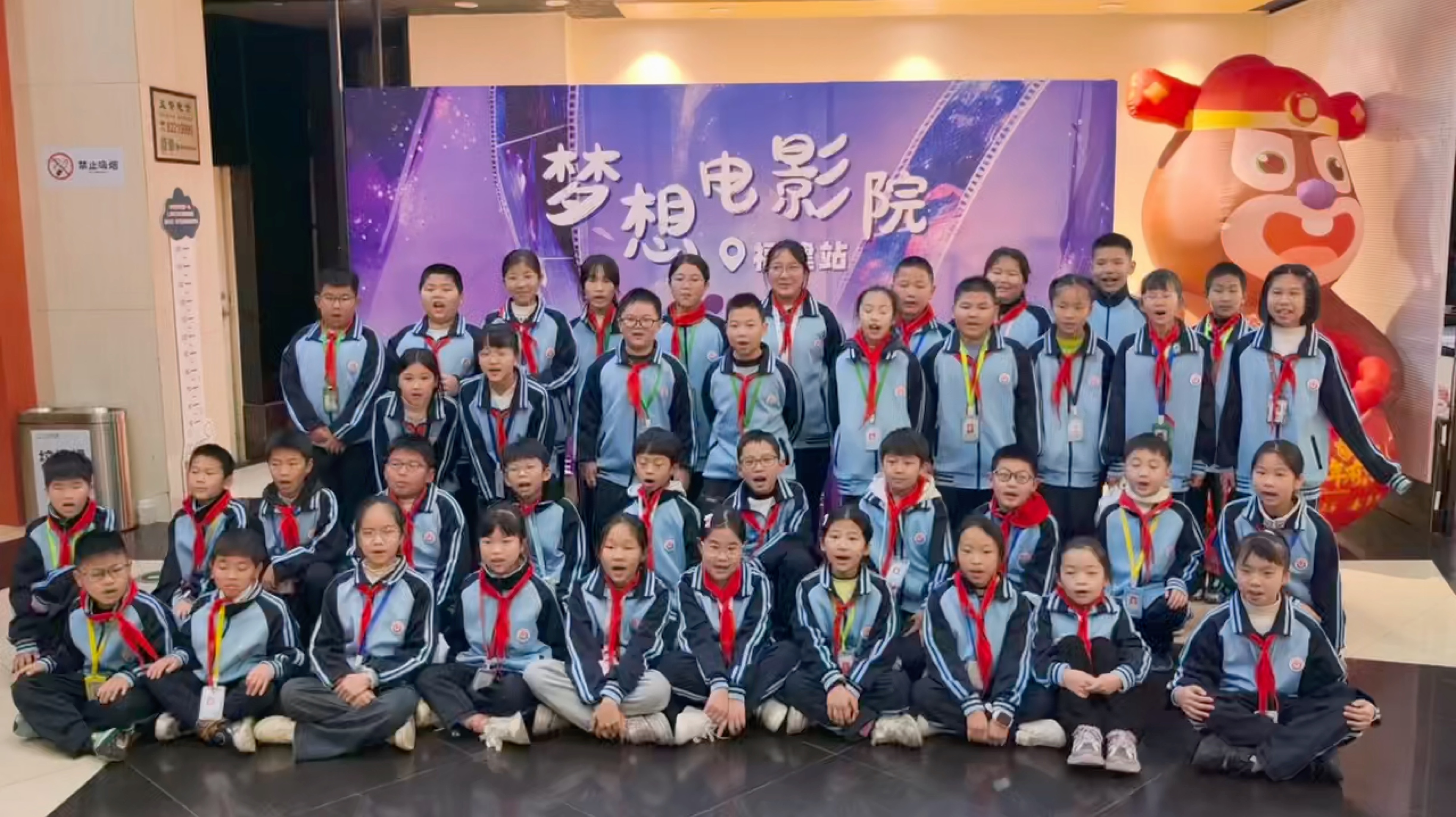 光影筑梦 温暖八闽——“梦想电影院”福建站暖心启幕春风送暖，光影传情。2026年