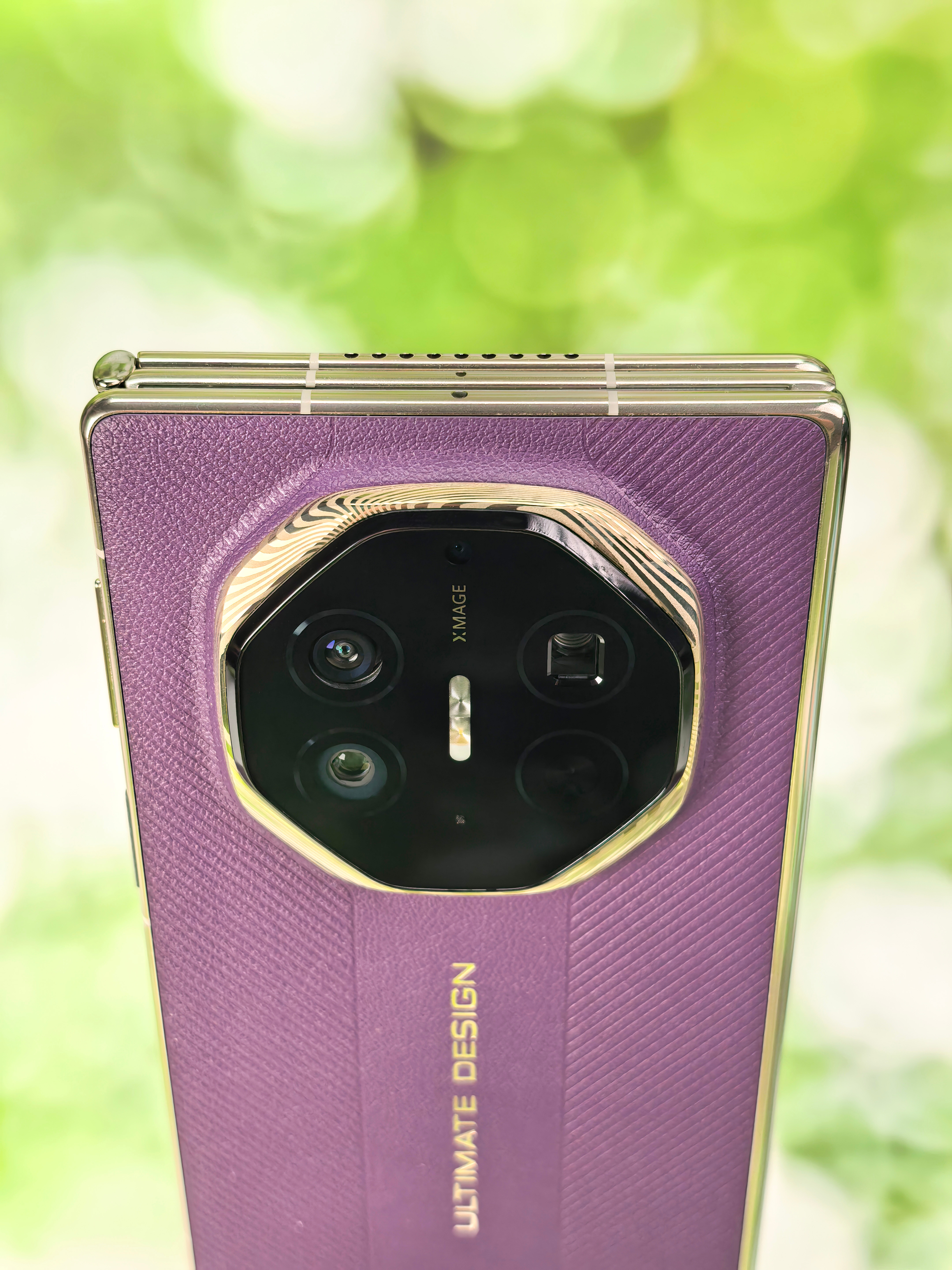 Mate XTs槿紫款太对我胃口了💜莫兰迪调的紫不张扬，光线变时还泛着淡淡的玫