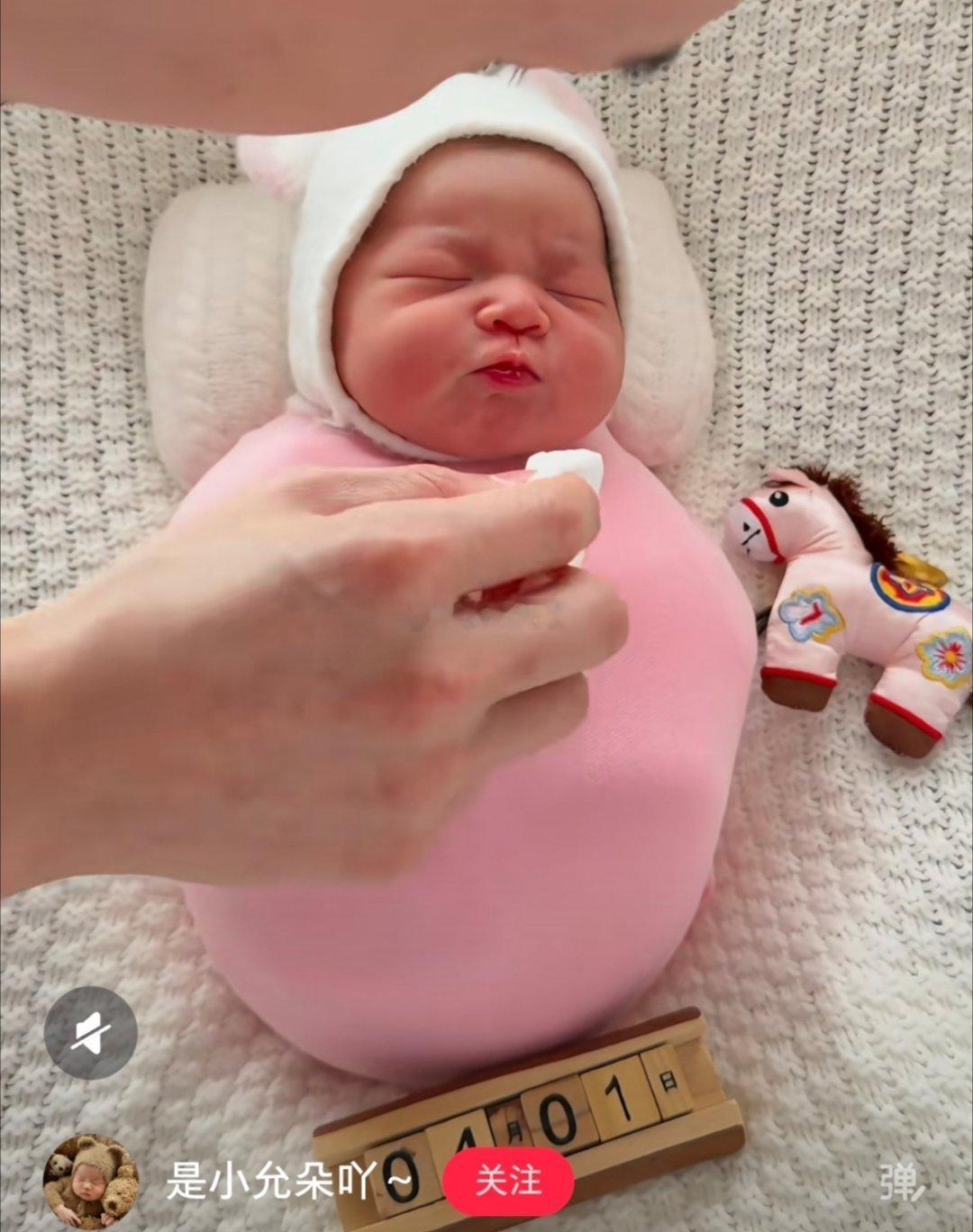 头一次见把萌娃包成这样的，太可爱了。 