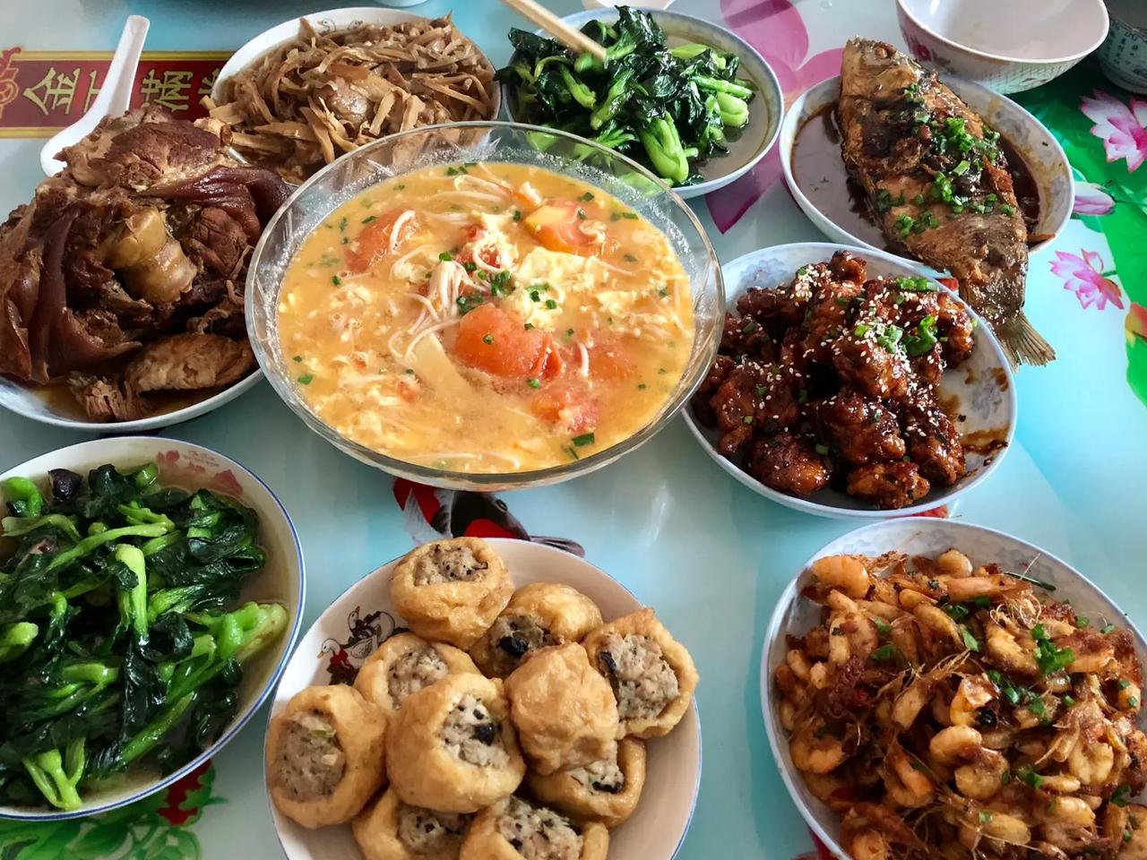 花了18万请回家的儿媳妇，真像个仙一样，在家啥都不干！我每天做饭做家务，人家就好