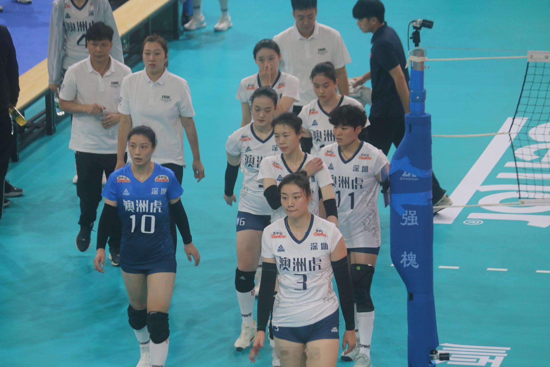 2025女排锦标赛，广东深圳澳洲虎女排vs上海光明优倍女排，陈佩妍恢复的不错，高