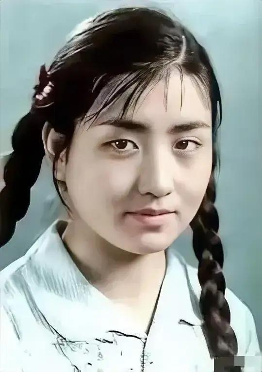 四川95岁老人出门散步，遇到1位96岁老人。唠嗑时，竟是发现俩人都是74年前进藏