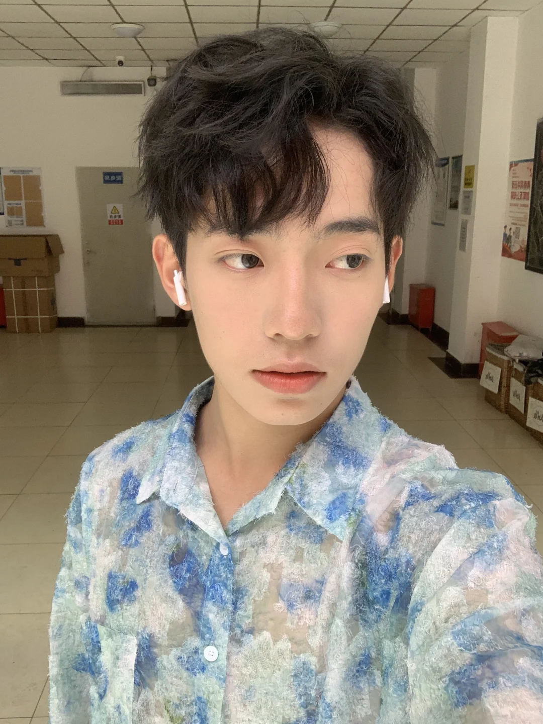 右滑解锁男大学生一个星期妆容