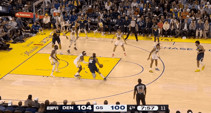 彻底打疯了！这还是我们认识的戈登么？
在今天NBA常规赛勇士对阵掘金的第四节比赛