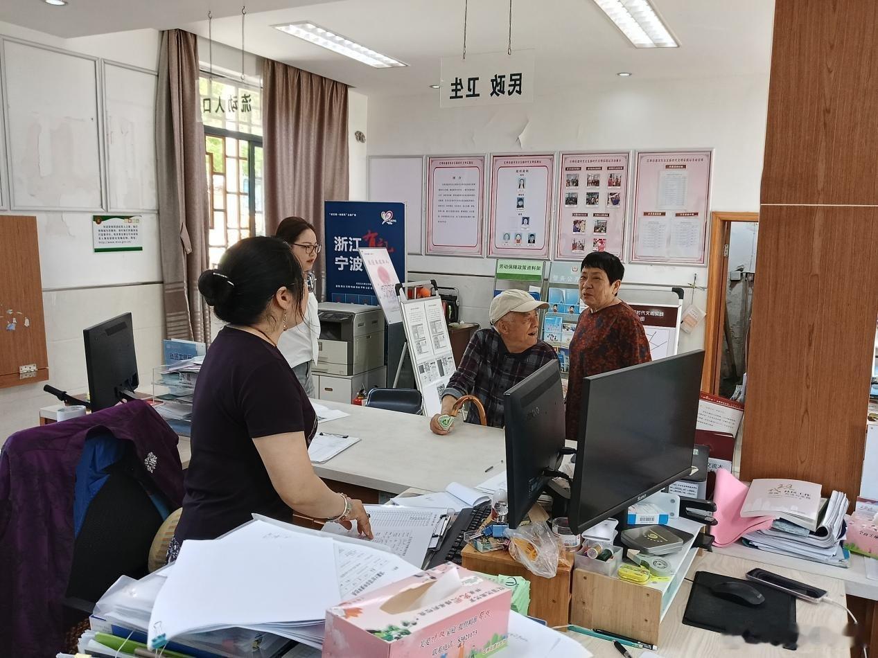 宁波江北一张旧照片开启的暖心接力 近日，庄桥街道河东社区悄然上演了一场“温情接力