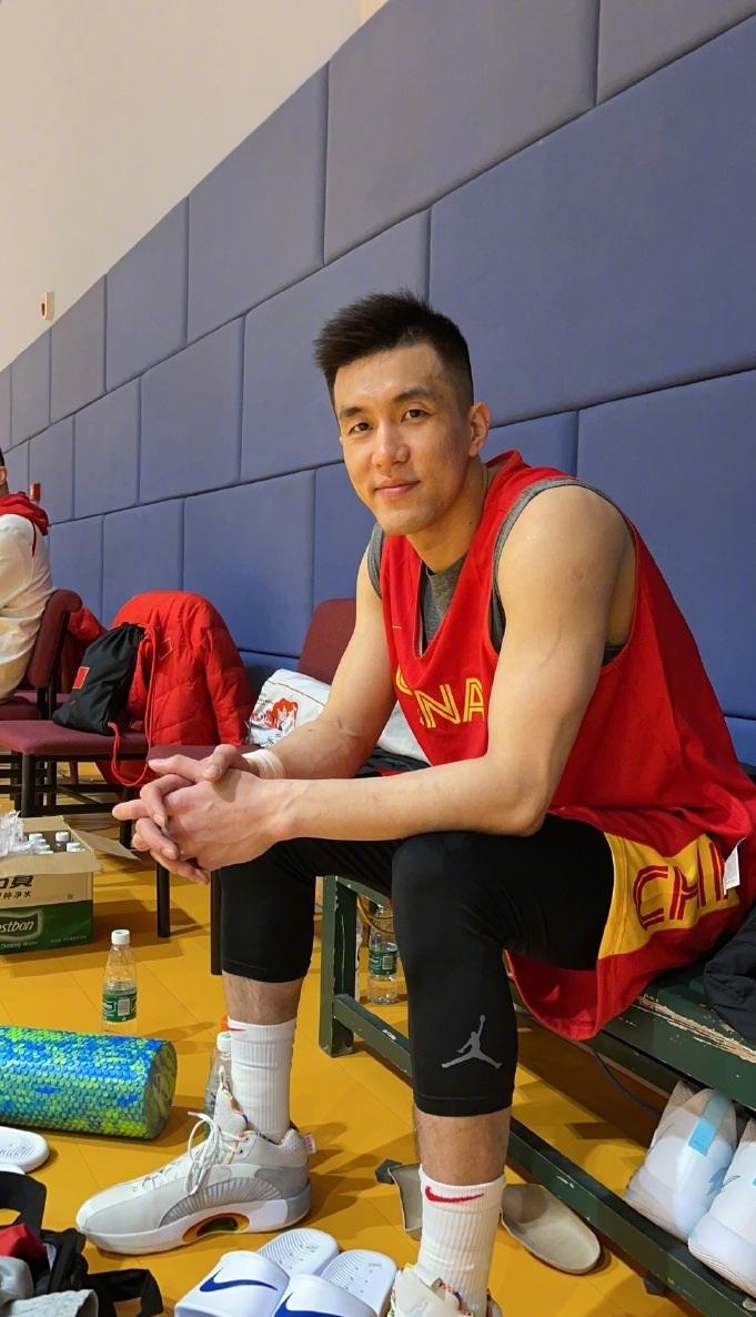 艾伦出现在今晚的比赛场，山东做了什么准备？
延迟的一场比赛。据说今日19:30央