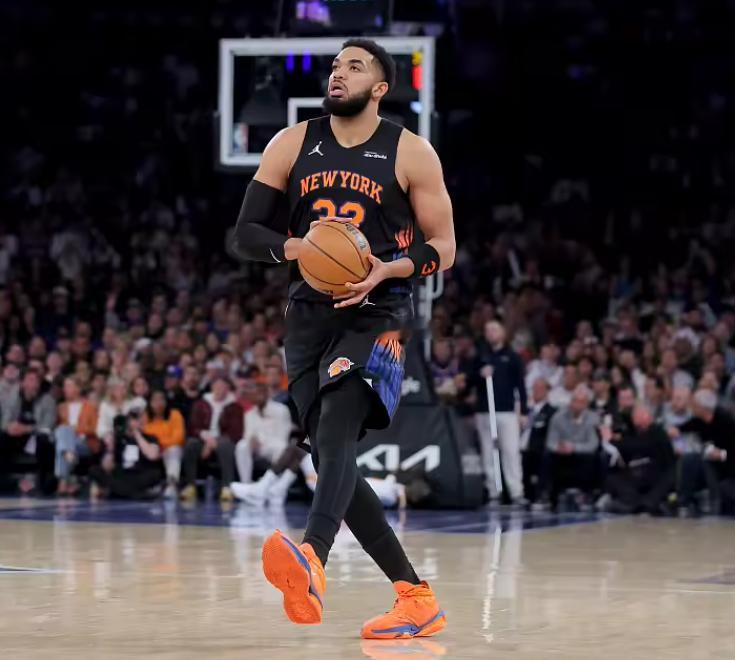 尼克斯队今天客场以108-109不敌老鹰，大比分1-2落后。上一场比赛尼克斯队在