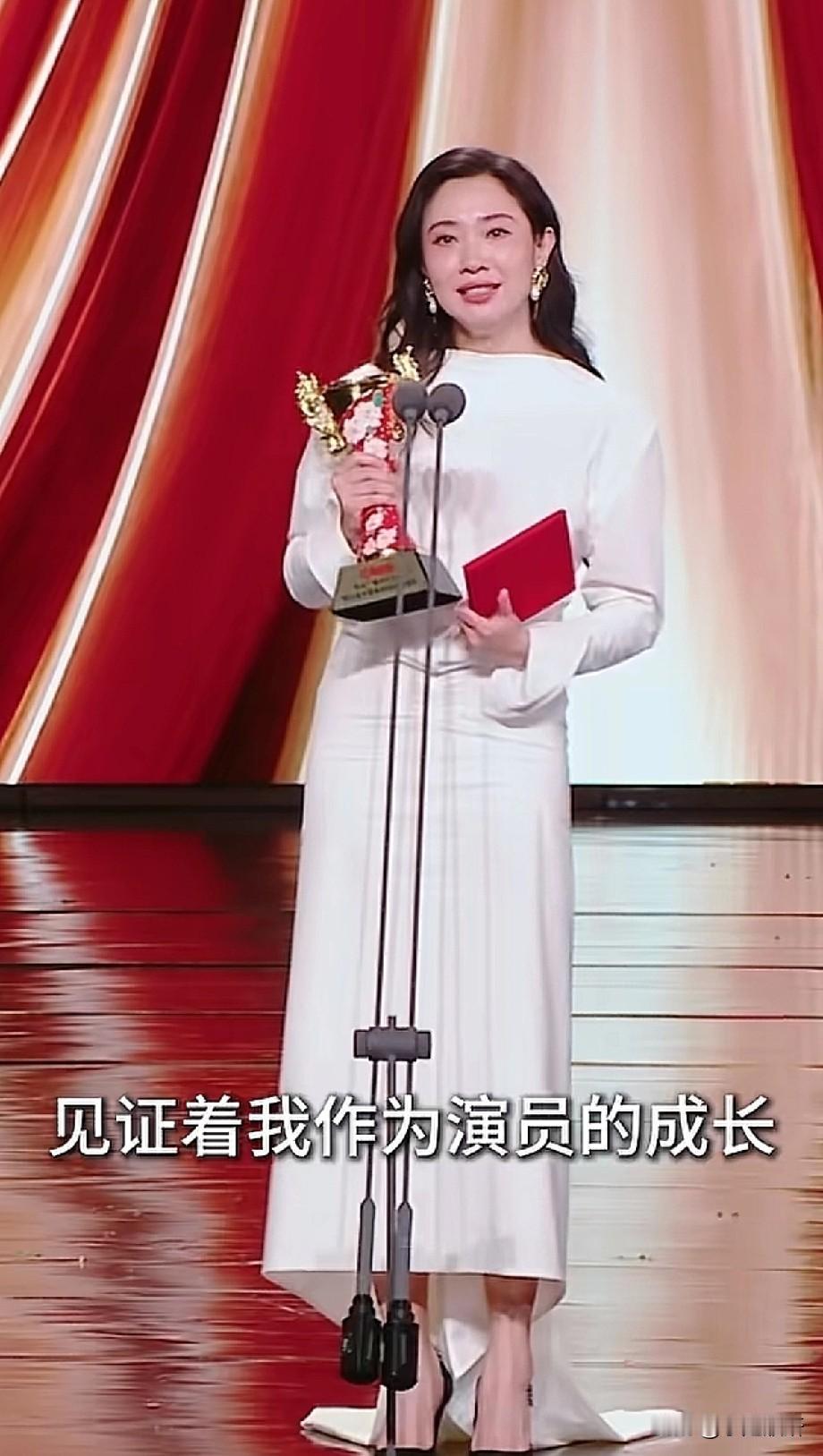 恭喜王佳佳获得年度实力演员奖 ，王佳佳你最棒的！[烟花][烟花][烟花]致敬每一