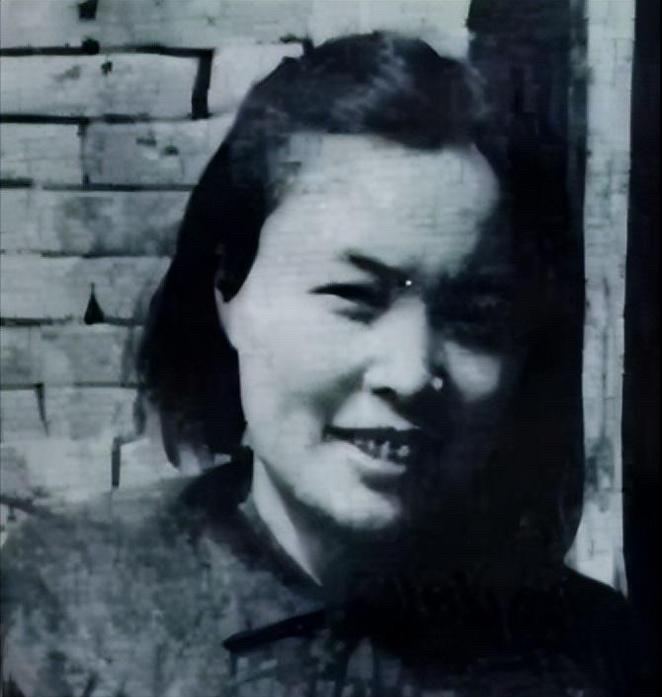 1941年，一女团长不幸腹部中弹，日军发出一阵笑声，大叫道：“女八路，给我活捉她