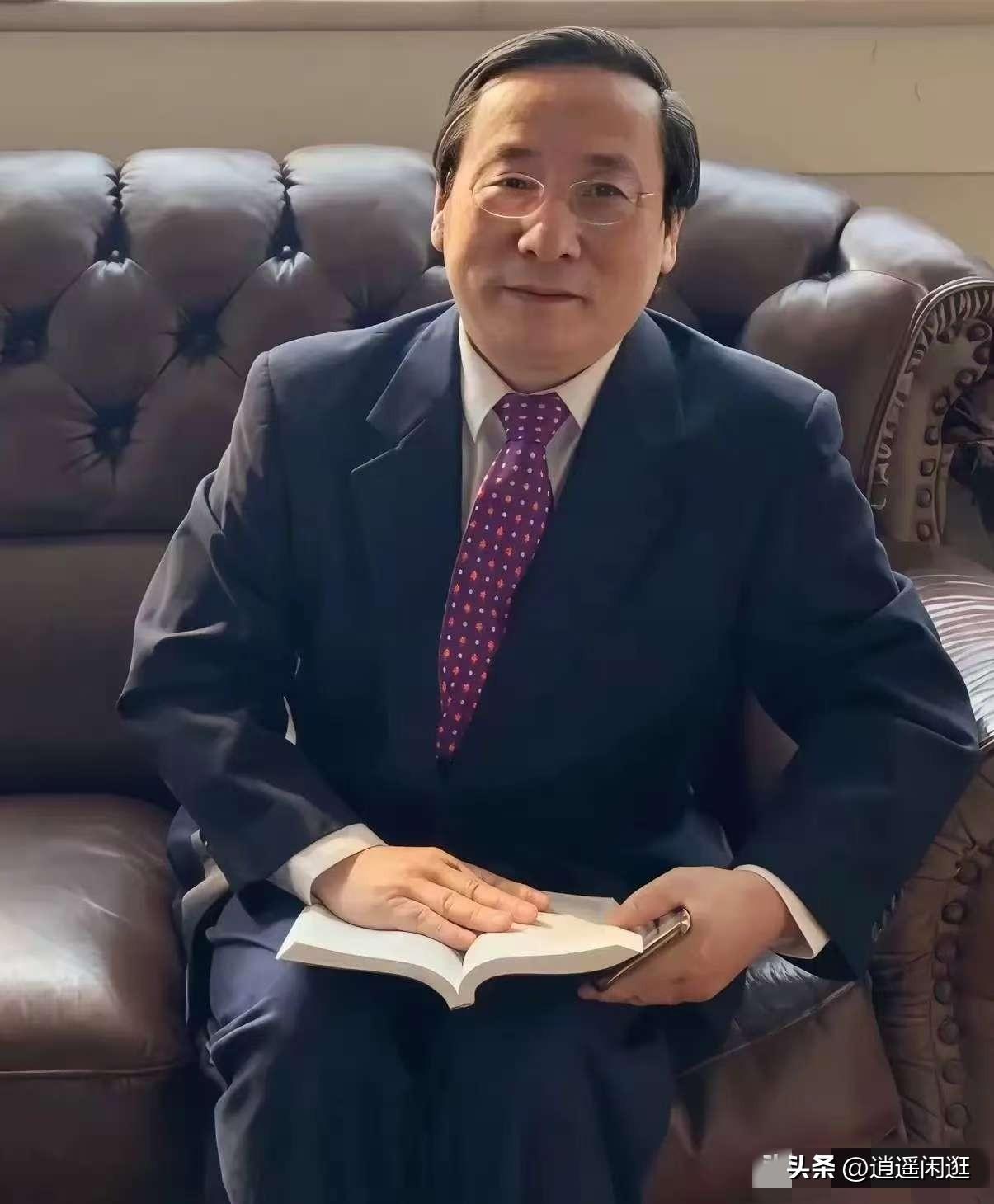 高志凯又出来向我国政府提建议了。
他说：身为我国的智库人员，有义务向政府建言献策