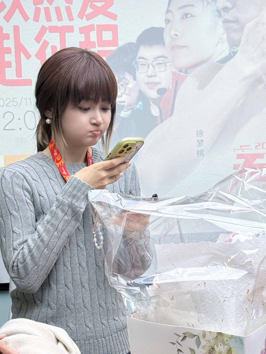 一入冬就不管不顾一塌糊涂的胖了10斤。 