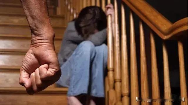 老公强行妻子被判刑入狱，两个人都后悔莫及！这是罗翔老师分享的一个真实案例。
一对