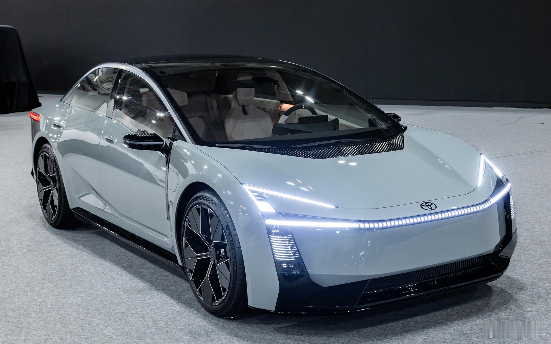 ……除了名字是卡罗拉，其他都不是卡罗拉了 ​​​