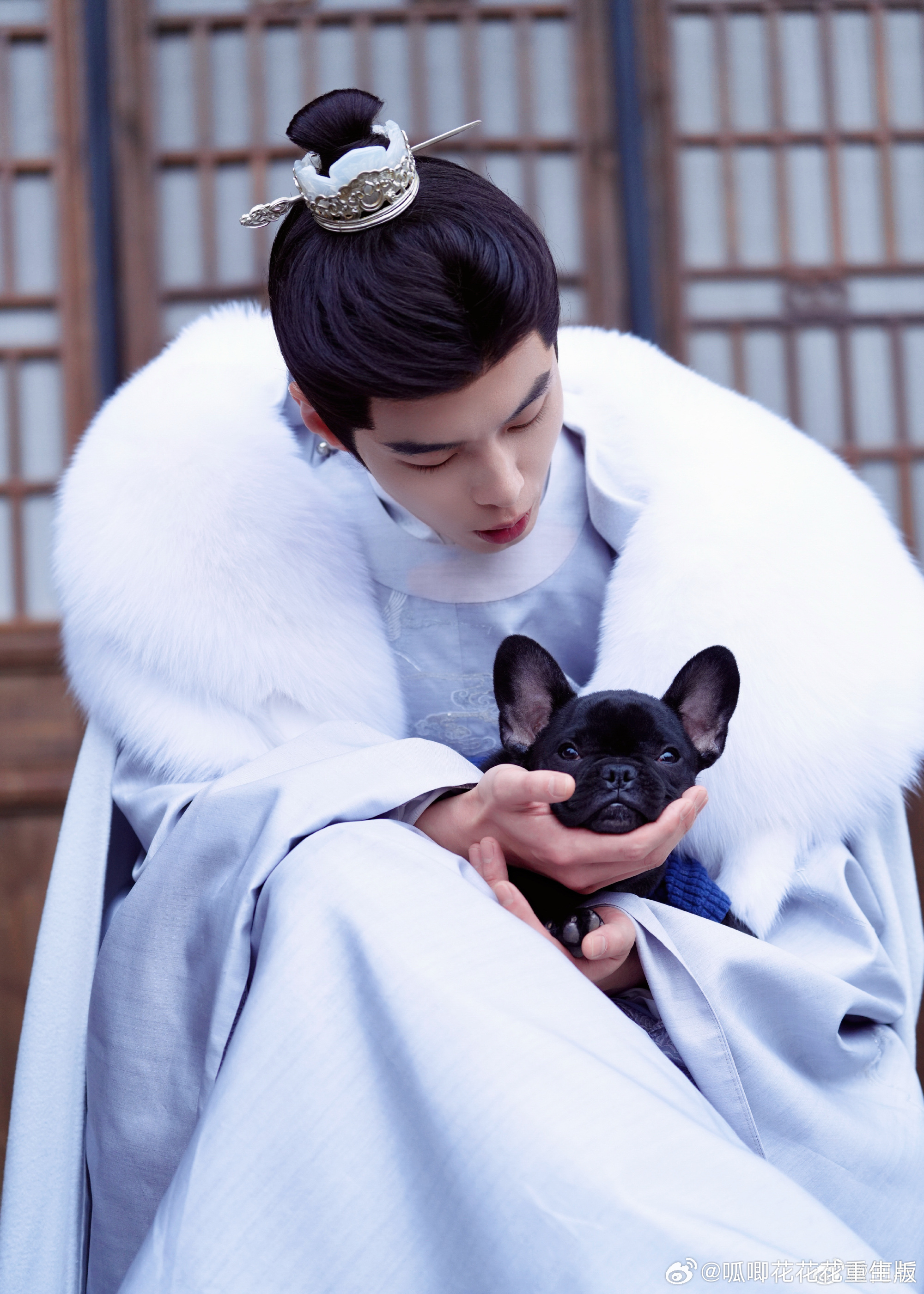 哈哈哈哈哈哈哈哈，笑死了，何与发的掌上萌啤，可爱可爱，这一套萧靖西面如冠玉，好帅