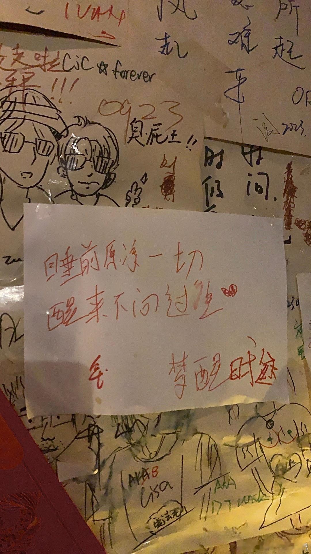 大学到现在 好像从来没有这么想离开杭州去别的地方呆呆 最近受伤 心态 个人原因好
